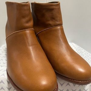 New with tag Toms bootie Size 10 warm tan leather